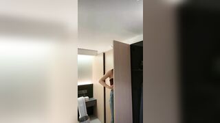 抖音女主播【看心情】掌握流量密码，在直播间换衣服露美乳，看的心情澎湃！