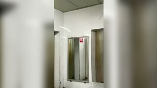 贵在真实，校内公共浴室内部春色，超多学妹全裸洗澡出浴曝光12