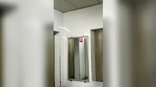 贵在真实，校内公共浴室内部春色，超多学妹全裸洗澡出浴曝光12