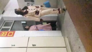 贵在真实，校内公共浴室内部春色，超多学妹全裸洗澡出浴曝光11