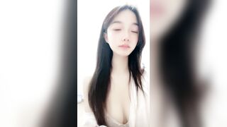 极品高颜值小姐姐『糖心蛋蛋』清纯嫩妹逼脸同框跳蛋自慰，极品粉嫩身材男人看了就想侵犯1