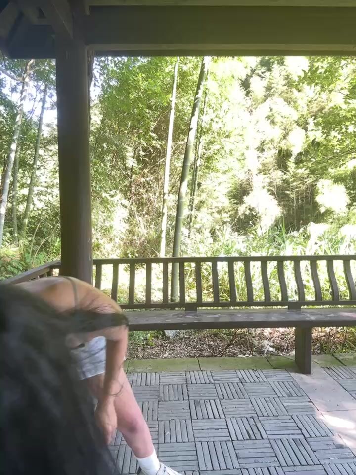 主播 so-linger 7月4日-5日极品骚货户外直播漏出、自慰卖骚、各种大胆动作非常刺激