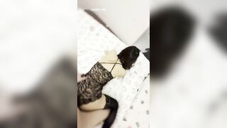 2025年7月，【原档泄密】，32岁良家人妻，老公没玩过的全要玩，多套情趣装，蜜桃臀粉穴，无套啪啪不停