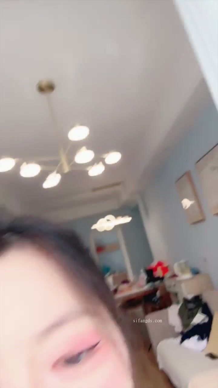 最新流出，丰腴巨乳肥臀露脸人妻【小妲己】下海福利，各种直观性爱高潮喷水1