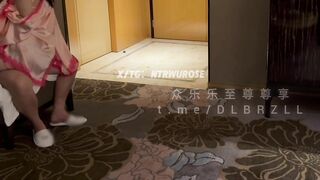 推特新晋高质量NTR绿帽夫妻明星颜值极品人妻「ROSEWU」《未知情的插入》没做沟通突然开始肛交，老婆被插到喷水