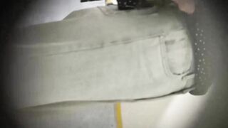 七月流出厕拍大神猫眼手持闯拍 高校女厕偷拍模特身材颜值美女拨开逼逼露出性感的逼毛.