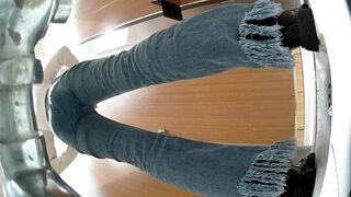 -7月新流出 商场女厕高清后拍无敌视角长靴美女从天而降的逼