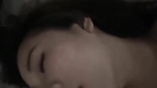 你鸡巴好大啊”老公出差 良家美妇露脸在家被操.