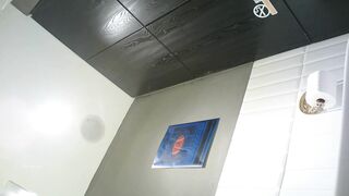 餐厅女厕全景偷拍风韵少妇 人美B肥.a