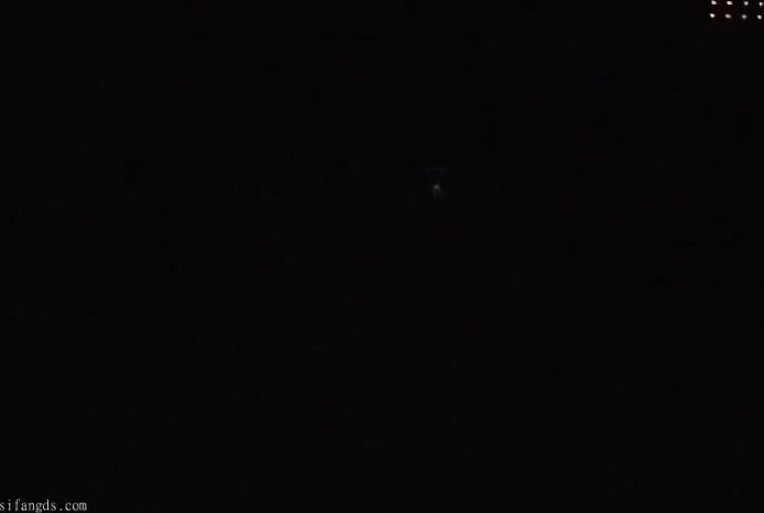 七月最新酒店偷拍 骚妹为男友23岁庆生布置浪漫现场也把自己包装好送他穿上情趣丝袜做爱16