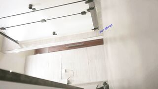 大神潜入酒店女厕全景偷拍 几位极品御姐保养的还不错的肥美鲍鱼