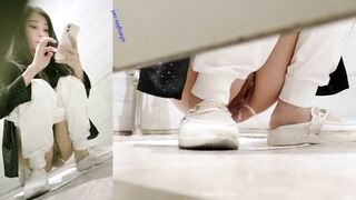 大神潜入酒店女厕全景偷拍 几位极品御姐保养的还不错的肥美鲍鱼