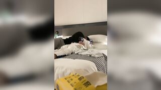 大神迪哥酒店约炮刚刚出来兼职的小姐姐 露脸猛操她的大肥