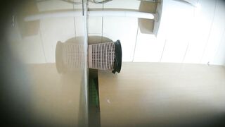 大神潜入大学女生宿舍全景偷拍 几位漂亮学姐的各种美鲍