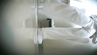 大神潜入大学女生宿舍全景偷拍 几位漂亮学姐的各种美鲍