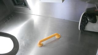 路边公厕偷拍四位美女嘘嘘 白裙高跟御姐人美B嫩