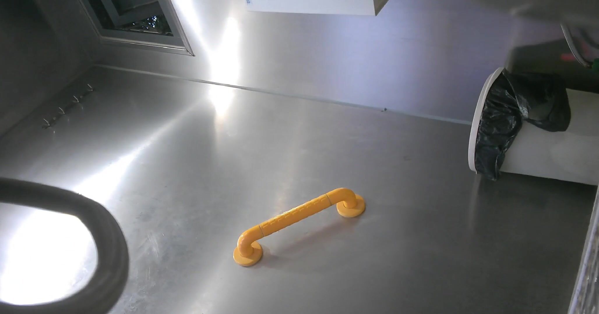 路边公厕偷拍四位美女嘘嘘 白裙高跟御姐人美B嫩