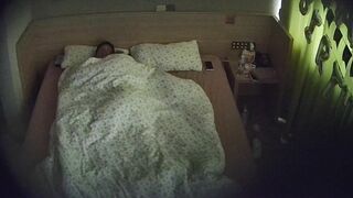 七月最新酒店偷拍 骚妹为男友23岁庆生布置浪漫现场也把自己包装好送他穿上情趣丝袜做爱11