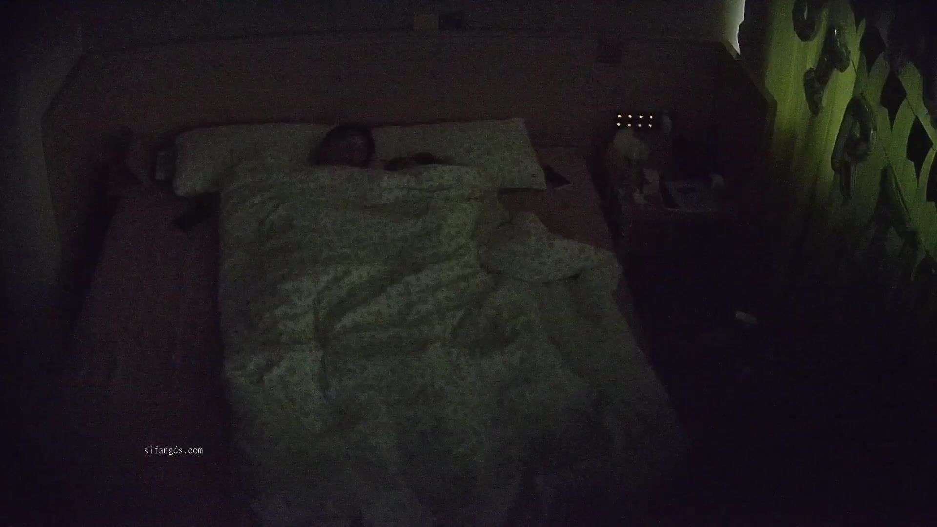 七月最新酒店偷拍 骚妹为男友23岁庆生布置浪漫现场也把自己包装好送他穿上情趣丝袜做爱9