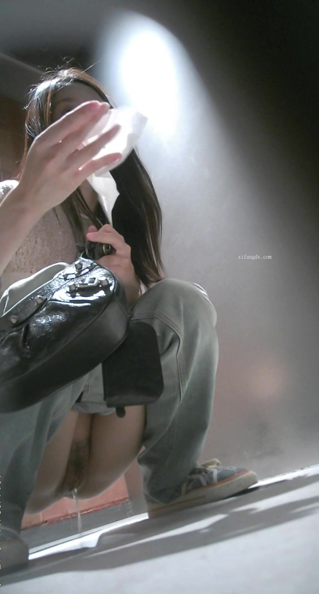 时尚餐厅女厕刁钻视角全景偷拍 14位美女食客的各种美鲍鱼3