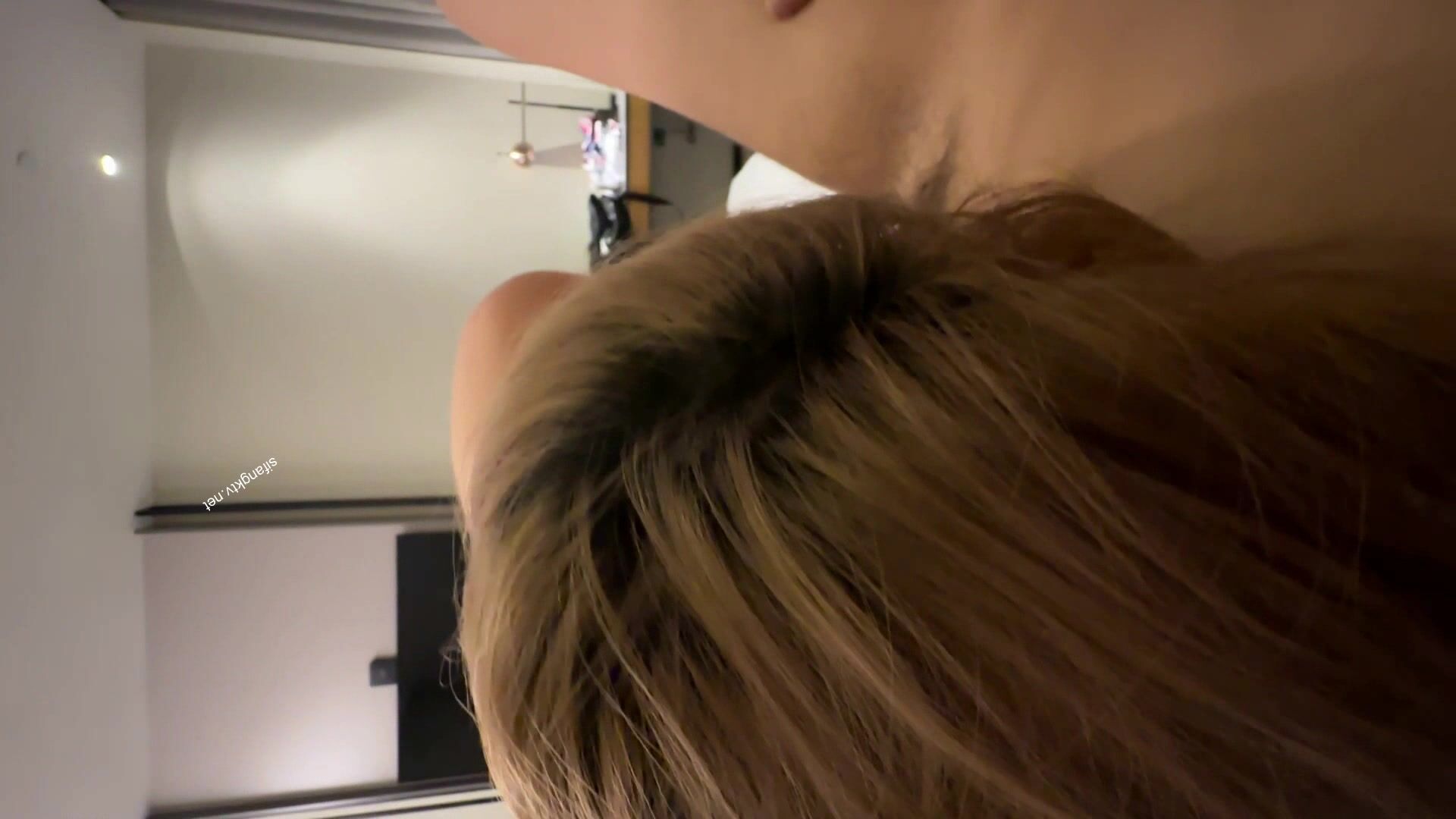 健身教练酒店约炮身材丰满的美少妇❤️床上功夫相当了得一身肌肉的健身教练都受不了2