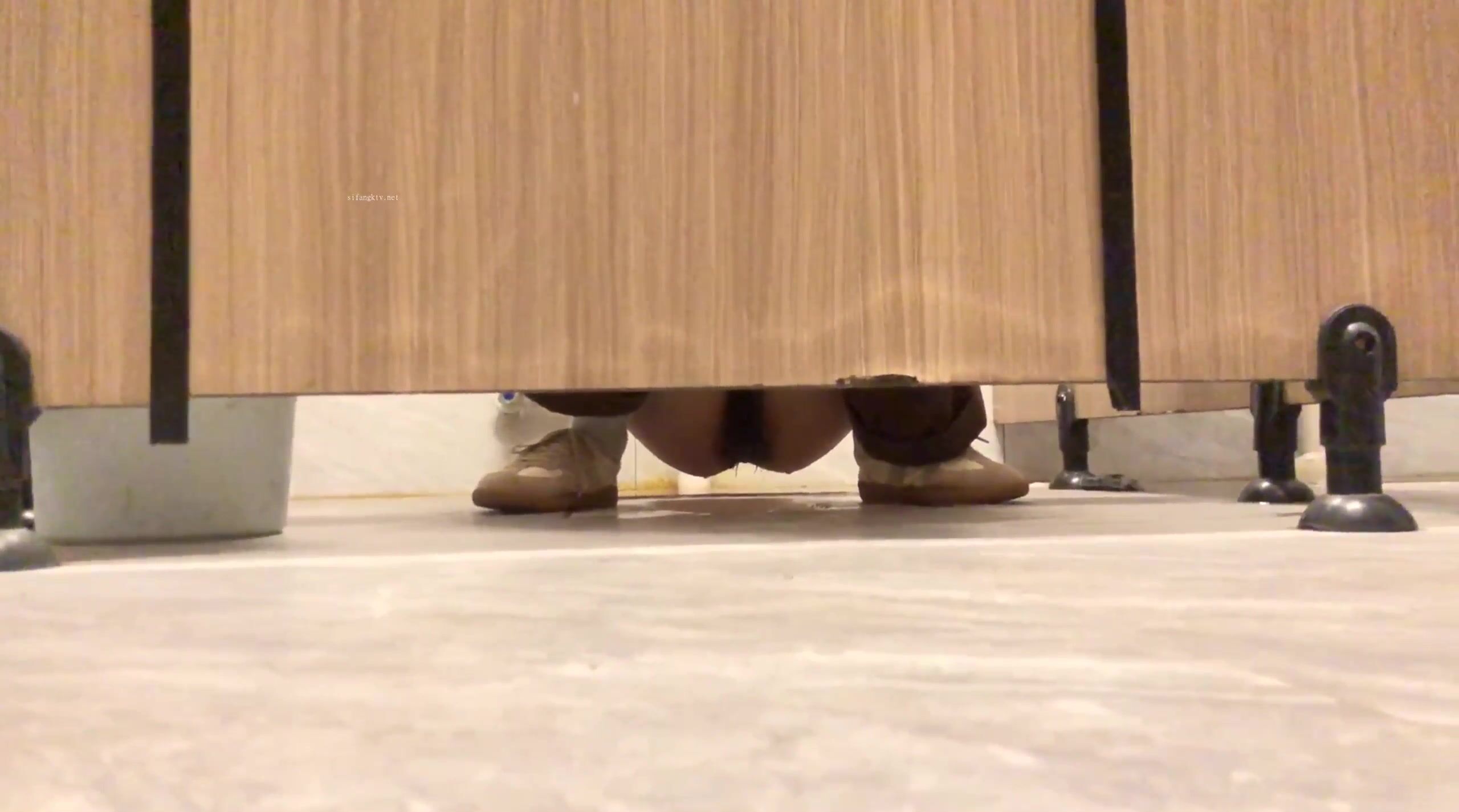 购物中心女厕全景偷拍众多的漂亮小姐姐❤️各种美鲍鱼完美展示B脸同步8