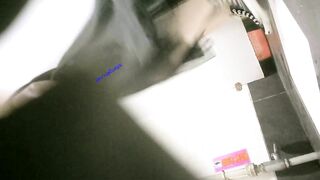 大神潜入商场女厕全景偷拍几位极品御姐 还有一位小姐姐上班磨洋工连着来了两次