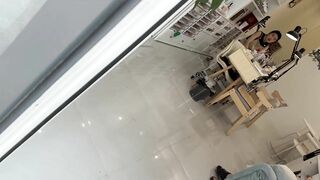 七月新流出 高校附近美食城女厕高清后拍学妹尿尿多个高颜值小姐姐