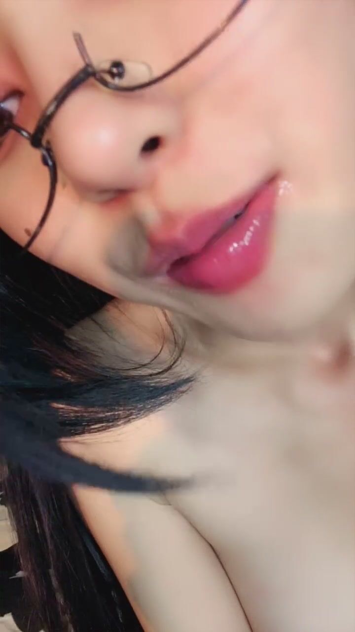 7月新品，极品舔屏阿黑颜女神【蘸点蜜桃酱】门槛福利，太懂男人了，口活技术一流，高潮脸道具深喉8