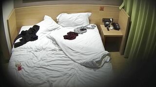 酒店精品✅健身肌肉猛男和背奢侈品LV包的美女激情做愛