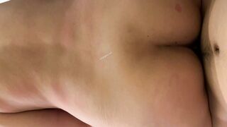 健身教练酒店约炮身材丰满的美少妇 床上功夫相当了得一身肌肉的健身教练都受不了