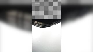 抄底拍到穿红蓝色民族舞的舞蹈生嫩逼，大阴唇看着真的好长啊