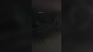 抄底拍到穿红蓝色民族舞的舞蹈生嫩逼，大阴唇看着真的好长啊