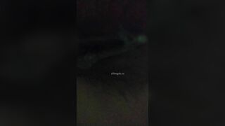 抄底拍到穿红蓝色民族舞的舞蹈生嫩逼，大阴唇看着真的好长啊