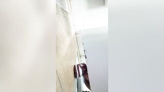 穿红色耐克的小黑逼学生妹，屁股蹲的太低了抄不到底，只能前拍她.