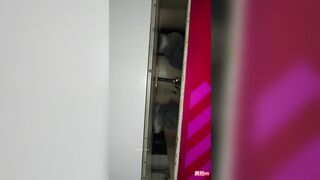 大神潜入购物中心女厕❤️近距离偷拍14位美女的各种鲍鱼