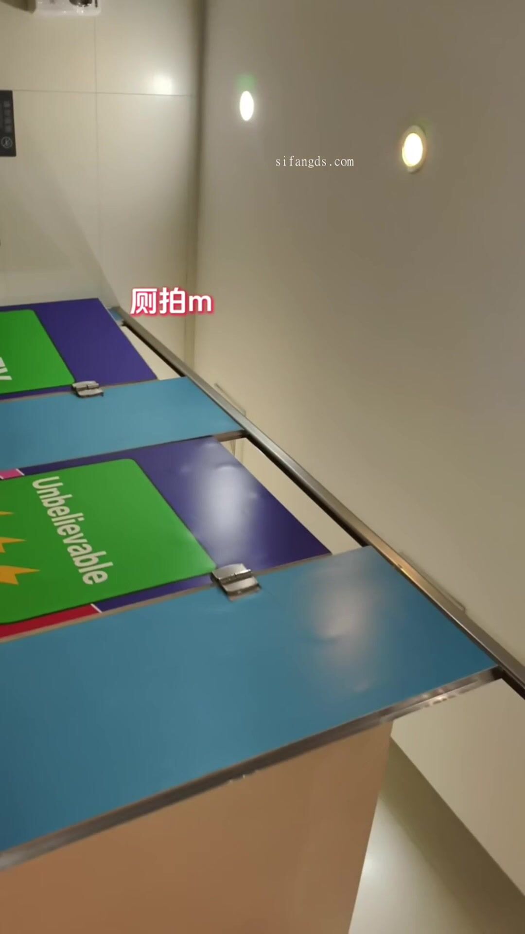 大神潜入购物中心女厕❤️近距离偷拍14位美女的各种鲍鱼8