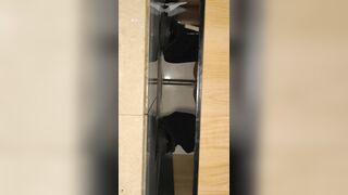 大神潜入购物中心女厕❤️近距离偷拍14位美女的各种鲍鱼9