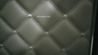 洗浴中心内部员工偷拍 几位白白嫩嫩的美少妇脱光光换衣服