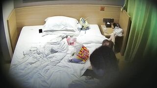 酒店精品✅校園情侶饑渴開鍾點房瘋狂做愛1