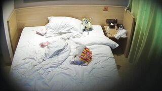 酒店精品✅校園情侶饑渴開鍾點房瘋狂做愛1