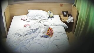 酒店精品✅校園情侶饑渴開鍾點房瘋狂做愛1