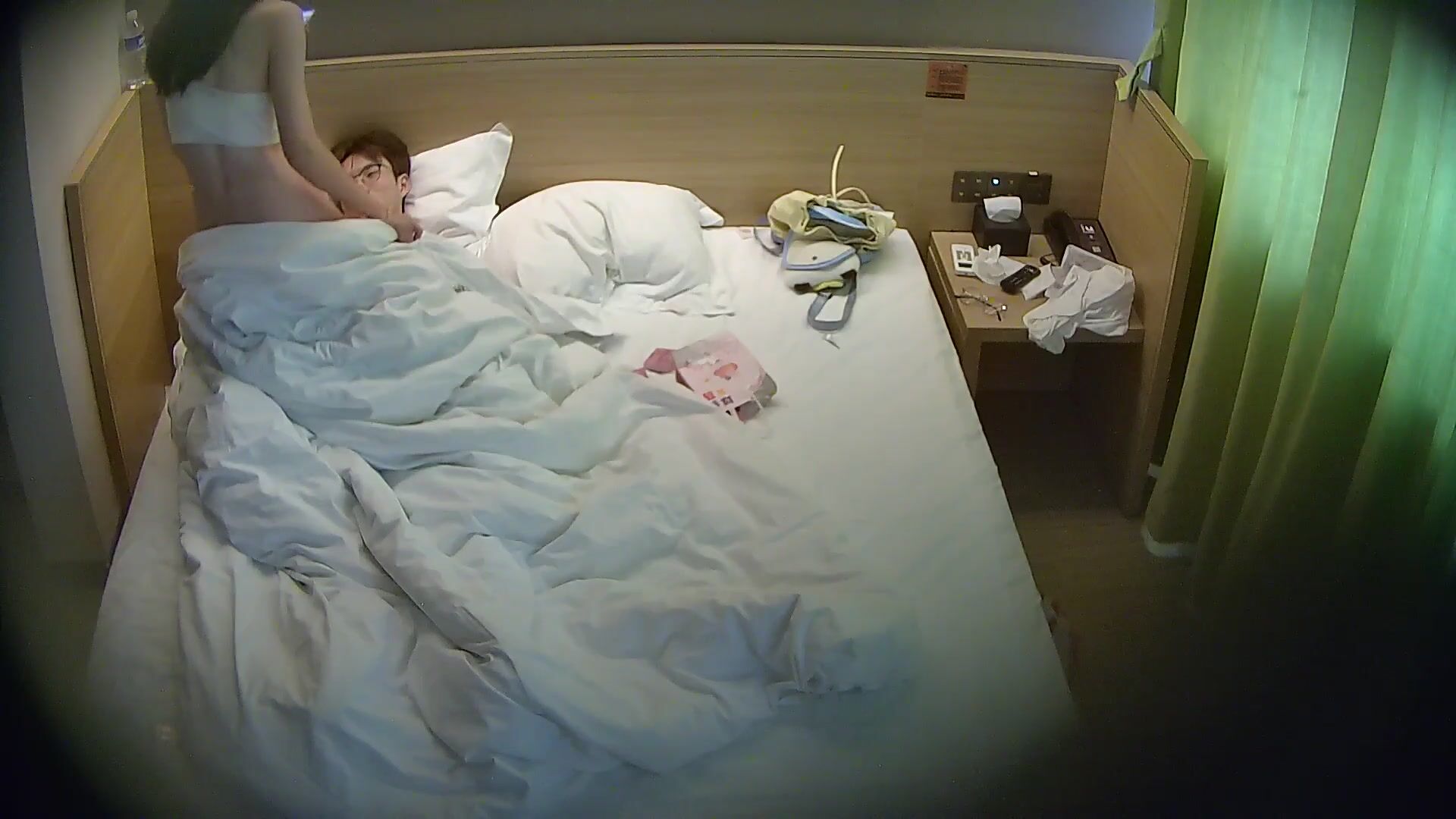 酒店精品✅校園情侶饑渴開鍾點房瘋狂做愛2