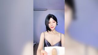 7月新品，极品舔屏阿黑颜女神【蘸点蜜桃酱】门槛福利，太懂男人了，口活技术一流，高潮脸道具深喉2