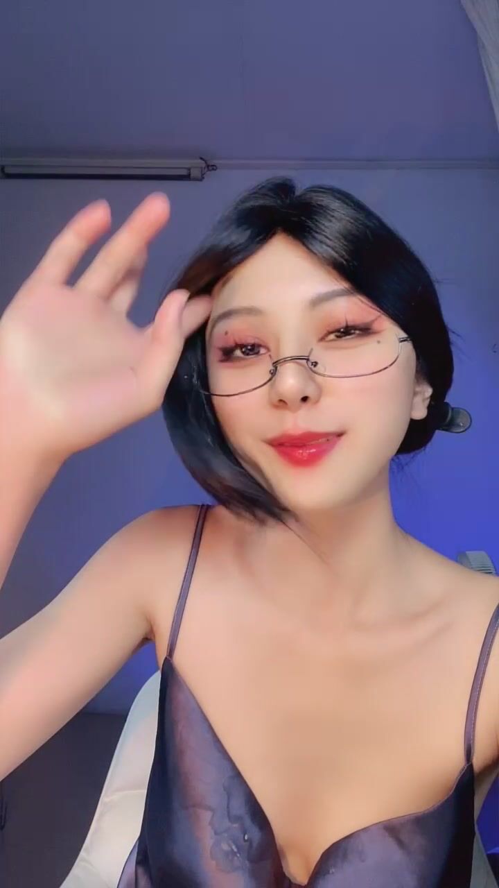 7月新品，极品舔屏阿黑颜女神【蘸点蜜桃酱】门槛福利，太懂男人了，口活技术一流，高潮脸道具深喉3