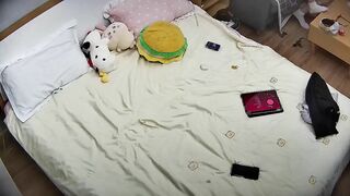 八月最新流出酒店偷拍精品 性欲很强的高颜值美女感情生活混乱，大哥操完男友操9