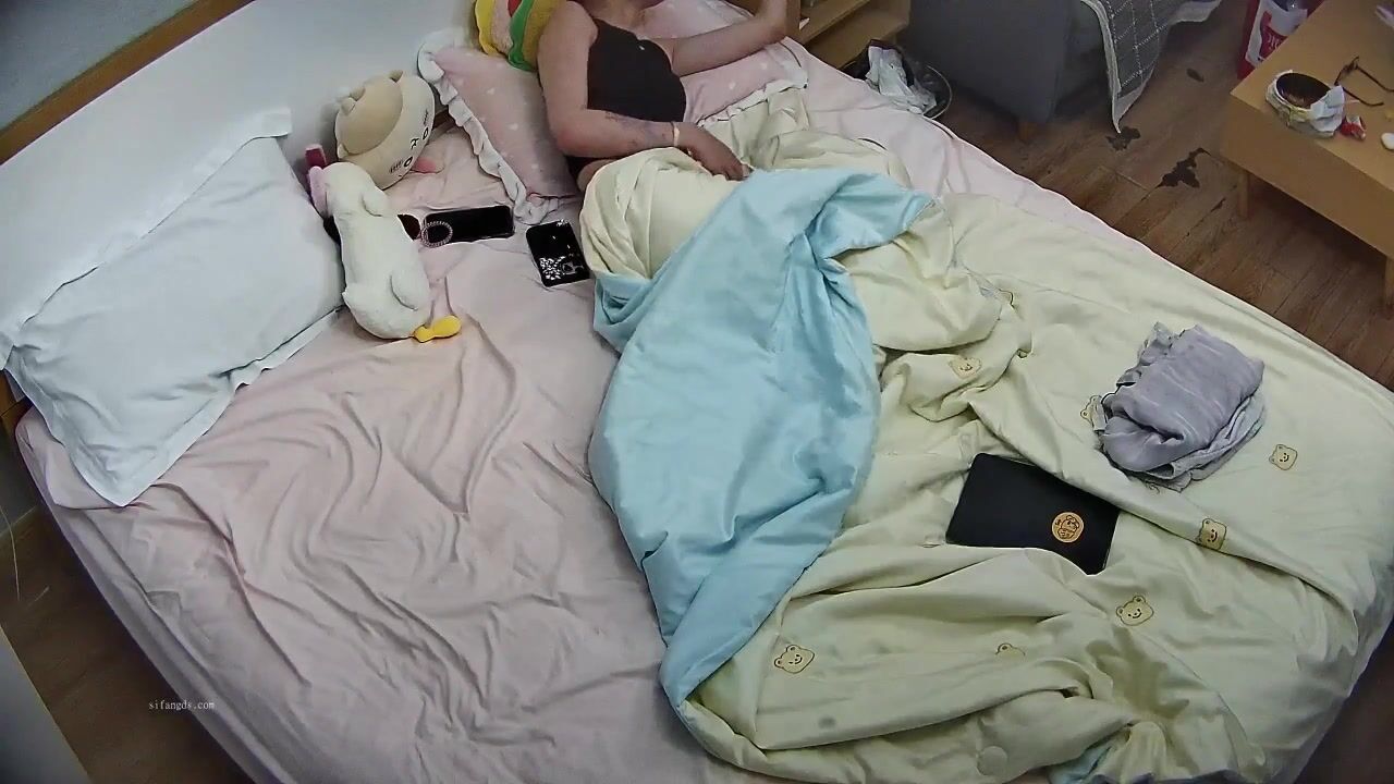 八月最新流出酒店偷拍精品 性欲很强的高颜值美女感情生活混乱，大哥操完男友操9