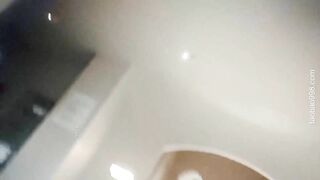 洗浴中心内部员工偷拍 众多的小姐姐洗澡换衣服