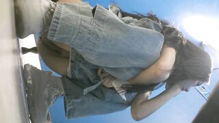 蓝色隔板女厕全景偷拍几位女神级的小姐姐嘘嘘 人美B嫩