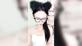 电报付费内容 舞蹈系校花学妹【小涵宝宝】护士制服 丝袜诱惑 抖音风骚舞，道具自慰2